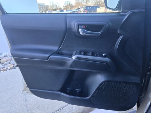 Used 2016 Toyota Tacoma TRD Off-Road w/ Towing Package image 21