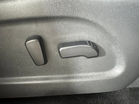 Used 2019 Nissan Pathfinder SL FWD image 40