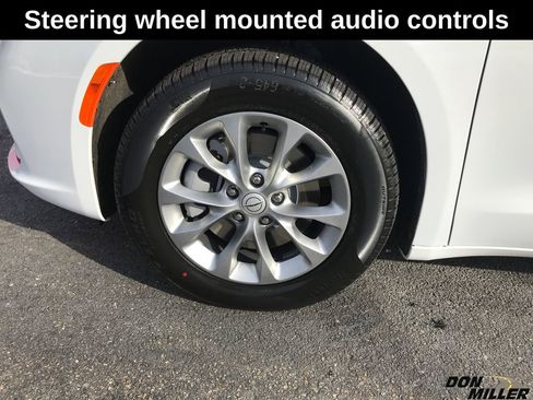 New 2026 Chrysler Pacifica Select image 10