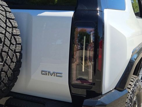 New 2025 GMC Hummer EV 2X w/ Extreme Off-Road Package image 13