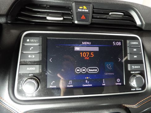 Used 2022 Nissan Versa SR FWD image 16