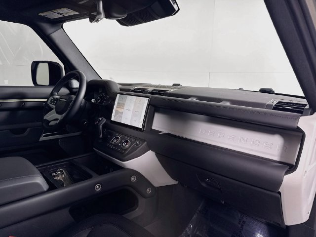 Certified 2023 Land Rover Defender 130 X-Dynamic SE AWD/4WD image 31