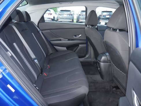 Used 2025 Hyundai Elantra SEL FWD image 23