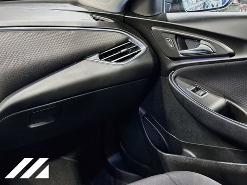 Used 2017 Chevrolet Malibu LT FWD image 23