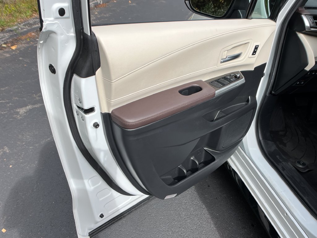 Certified 2024 Toyota Sienna Platinum AWD/4WD image 11