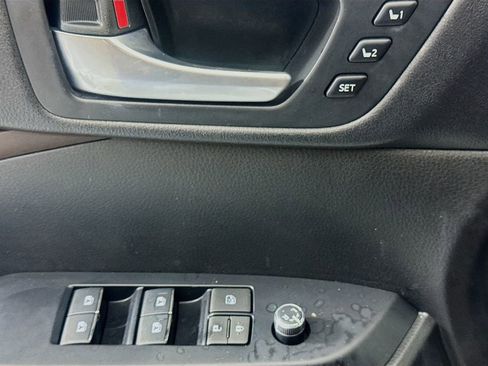 Used 2018 Toyota Highlander Limited image 23