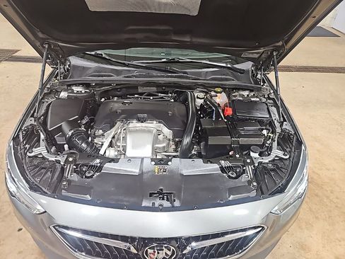 Used 2019 Buick Regal Essence w/ Driver Confidence Package I image 2