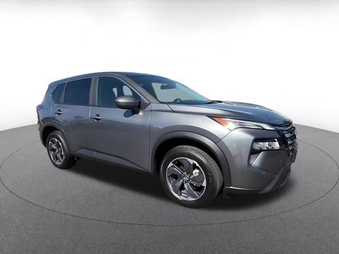 Used 2025 Nissan Rogue SV FWD image 2