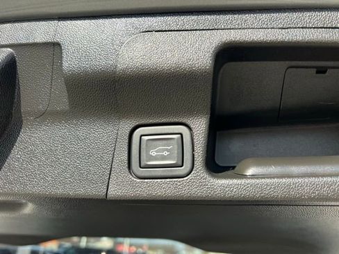 Used 2023 GMC Acadia SLE w/ Driver Convenience Package image 19