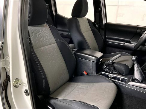 Used 2020 Toyota Tacoma TRD Sport image 7