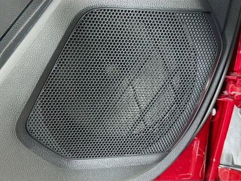 Used 2025 Toyota Highlander XLE image 19