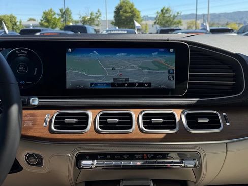 Used 2023 Mercedes-Benz GLS 450 4MATIC image 25