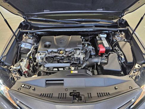 Used 2020 Toyota Camry SE FWD image 9