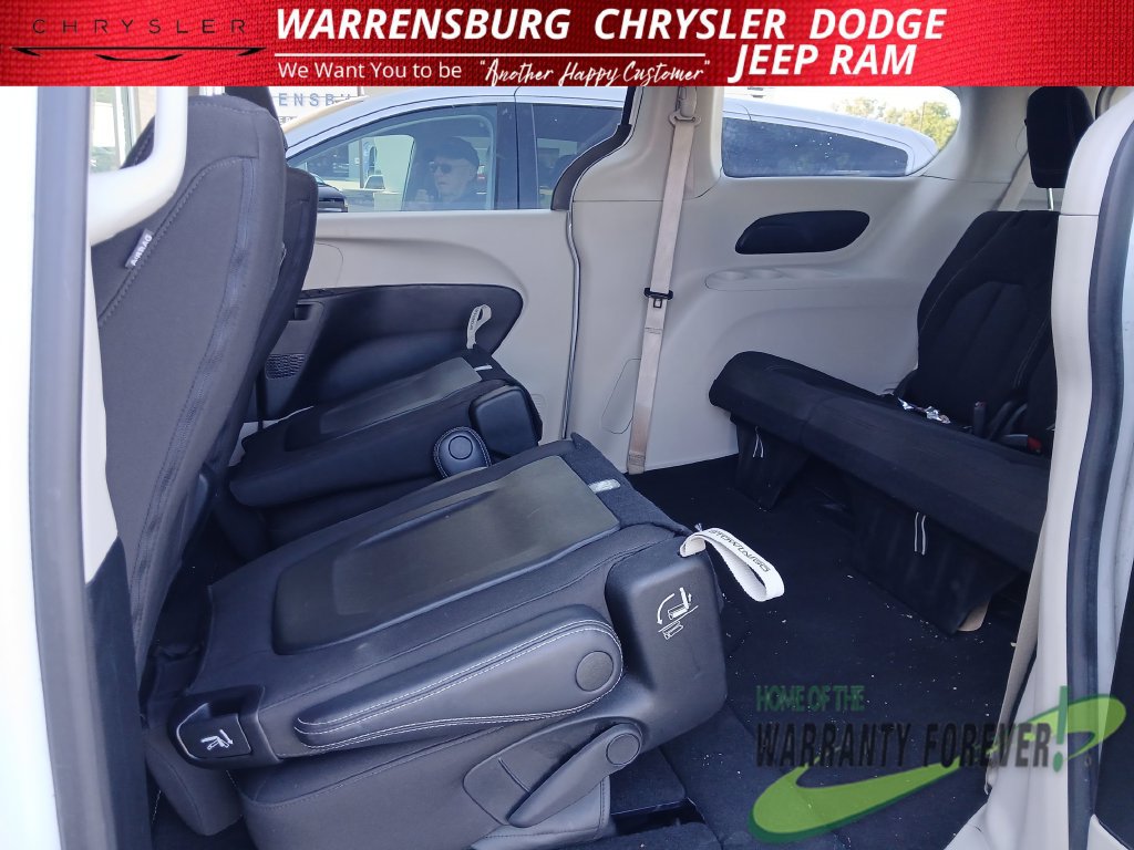 Used 2023 Chrysler Voyager LX FWD image 14