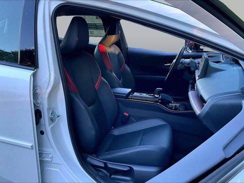 Certified 2026 Toyota Prius Plug-In Hybrid FWD image 8