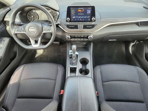 Used 2025 Nissan Altima 2.5 SV FWD image 23