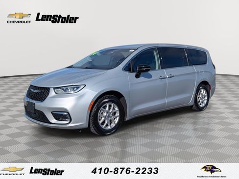 Used 2024 Chrysler Pacifica Touring-L FWD image 1