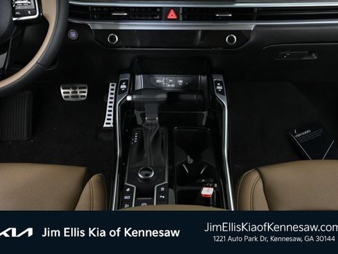 Certified 2024 Kia Sorento SX Prestige w/ Olive Brown Leather Package image 19