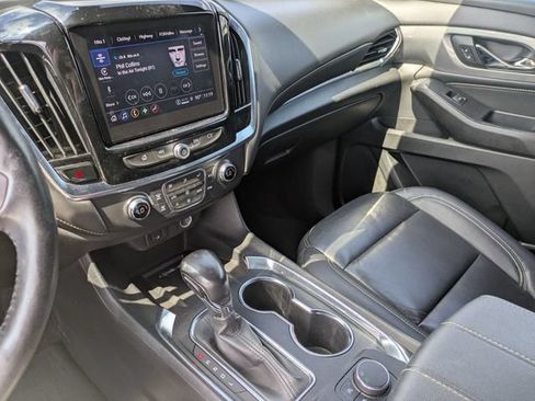 Used 2022 Chevrolet Traverse LT FWD image 22