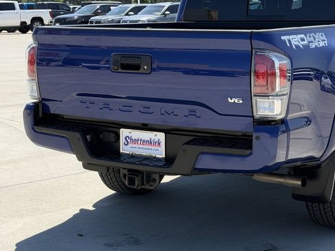 Used 2023 Toyota Tacoma TRD Sport w/ TRD Premium Sport Package AWD/4WD image 6