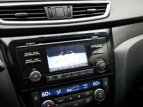 Used 2016 Nissan Rogue SV AWD/4WD image 28