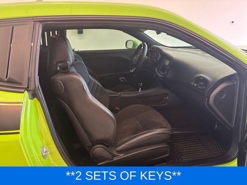 Used 2015 Dodge Challenger SRT w/ Technology Group RWD image 7