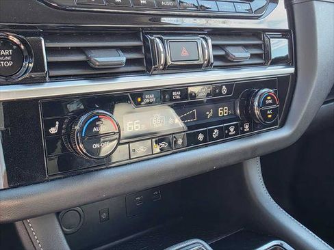 Used 2025 Nissan Pathfinder SL AWD/4WD image 28