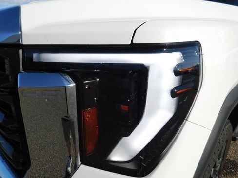 Used 2024 GMC Sierra 2500 Pro AWD/4WD image 5