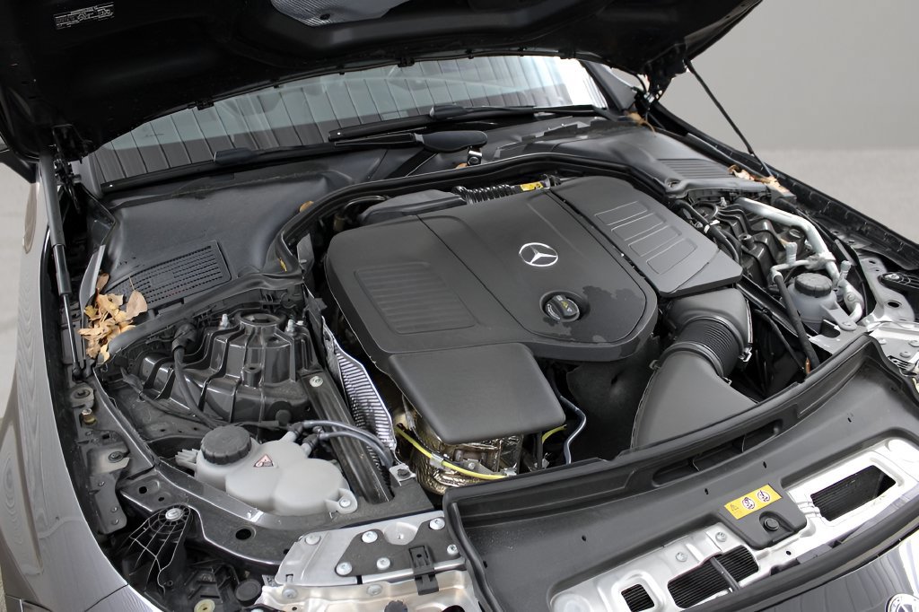 Used 2025 Mercedes-Benz CLE 300 4MATIC Coupe image 23