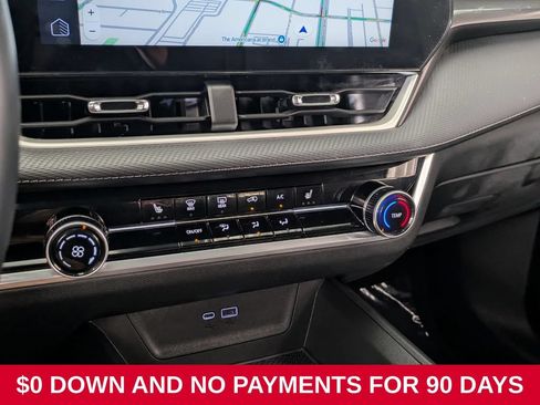 Used 2025 Chevrolet Equinox LT FWD image 17