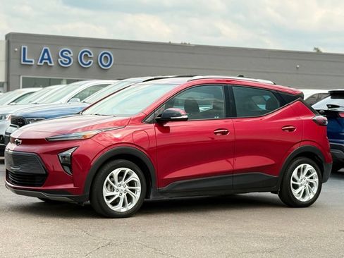Used 2022 Chevrolet Bolt EUV LT w/ Comfort Package FWD image 1