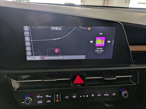 Used 2025 Kia Niro EX image 18