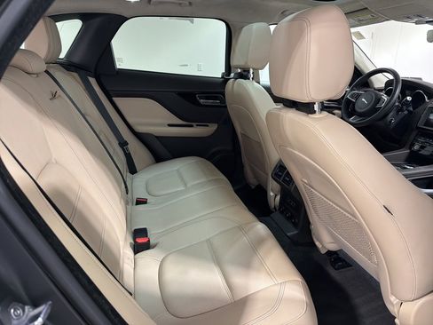 Used 2020 Jaguar F-PACE Prestige image 28