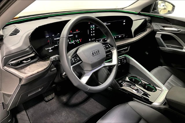 Certified 2025 Audi Q5 Premium AWD/4WD image 8