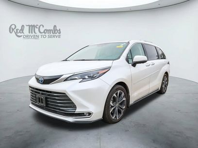 Used 2025 Toyota Sienna Platinum