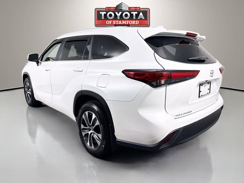Used 2023 Toyota Highlander XLE AWD/4WD image 5