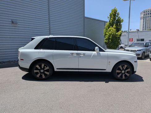 Used 2022 Rolls-Royce Cullinan w/ Dark Exterior Package AWD/4WD image 4
