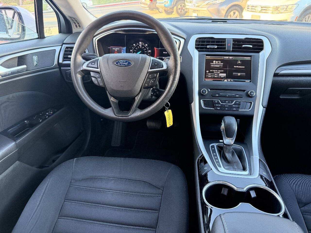 Used 2016 Ford Fusion SE FWD image 28