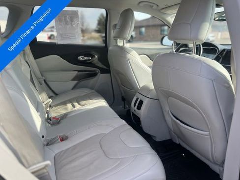 Used 2019 Jeep Cherokee Limited image 23