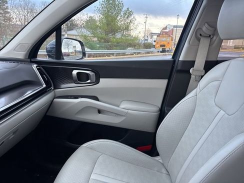 Used 2025 Kia Sorento S image 23