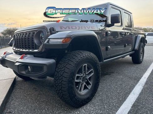 Used 2025 Jeep Gladiator Mojave w/ Convenience Group image 1