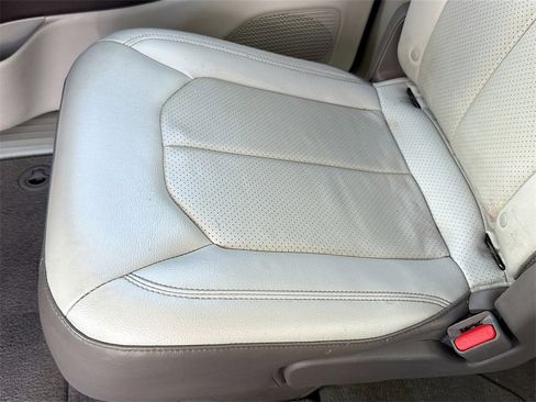 Used 2018 Chrysler Pacifica Touring-L image 28