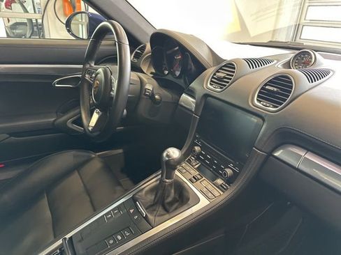 Used 2021 Porsche 718 Cayman S image 11