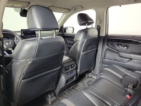 Used 2025 Honda Pilot EX-L image 11
