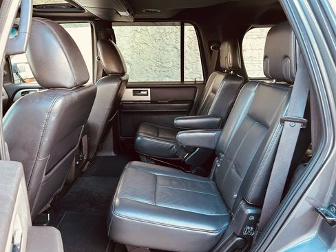 Used 2010 Ford Expedition Limited image 18