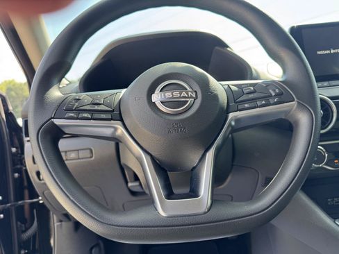 Used 2025 Nissan Sentra SV FWD image 3