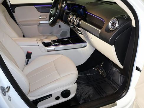 Used 2022 Mercedes-Benz GLB 250 4MATIC image 35