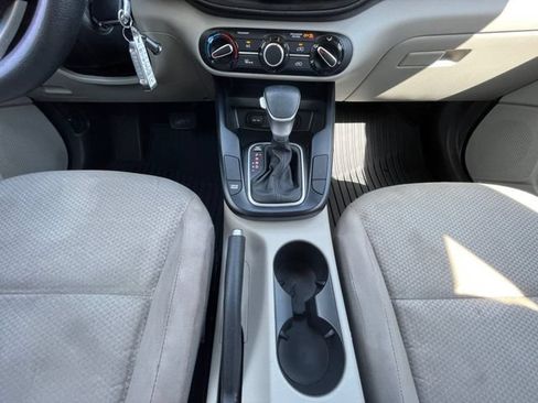 Used 2022 Kia Soul LX w/ Technology Package FWD image 3