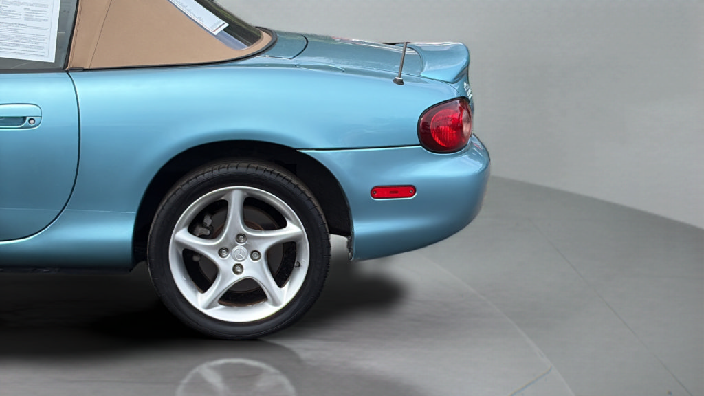 Used 2001 MAZDA MX-5 Miata RWD image 27