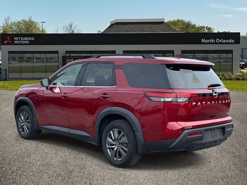 Used 2024 Nissan Pathfinder SV image 6